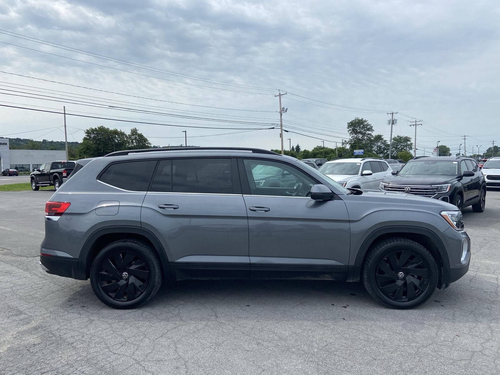 2024 Volkswagen Atlas 2.0T SE w/Technology