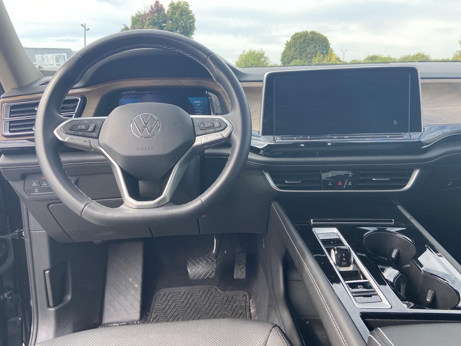 2024 Volkswagen Atlas 2.0T SE w/Technology
