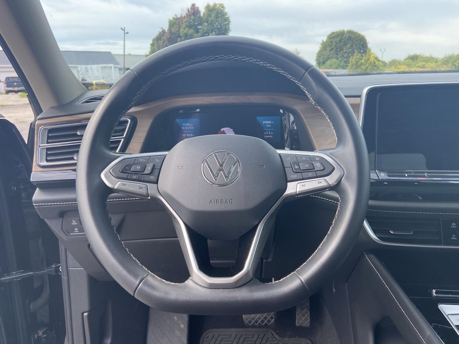 2024 Volkswagen Atlas 2.0T SE w/Technology