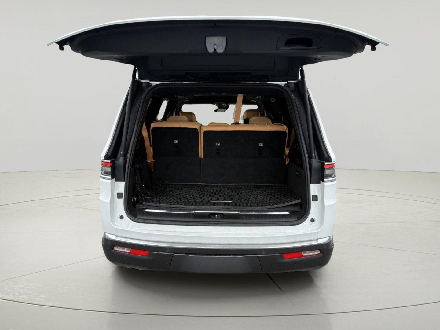 2022 Jeep Grand Wagoneer Series III