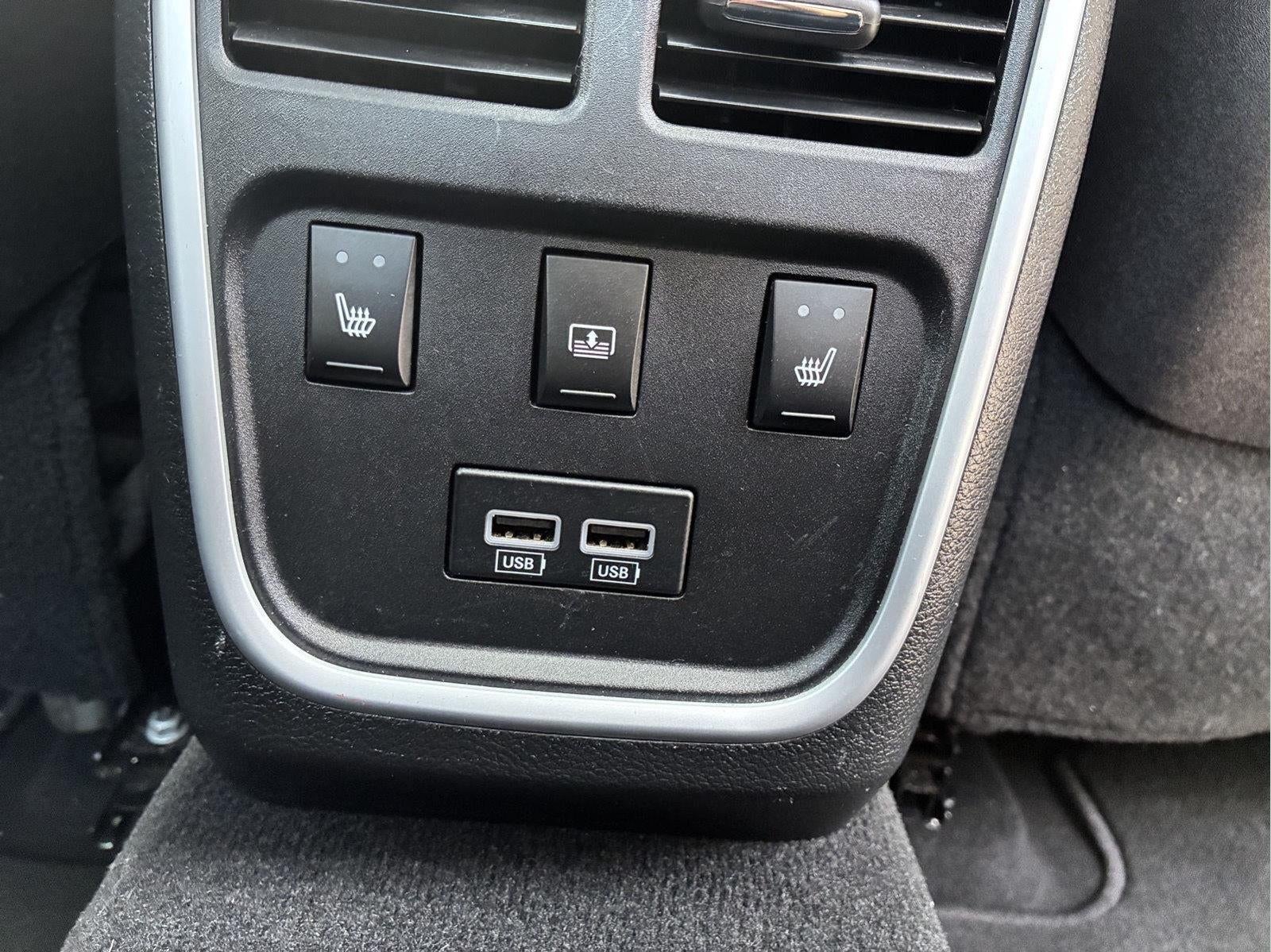 2023 Chrysler 300 Touring L