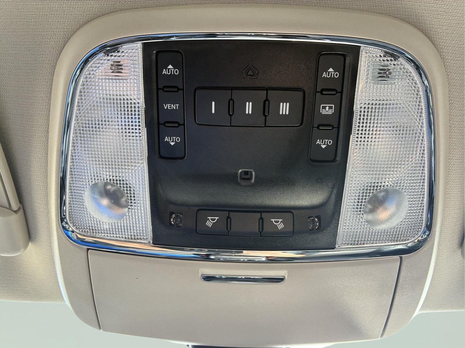 2023 Chrysler 300 Touring L