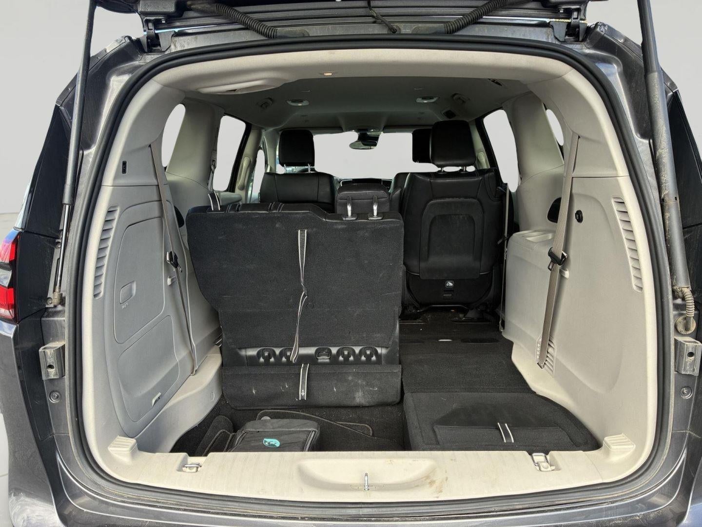 2023 Chrysler Pacifica Hybrid Touring L