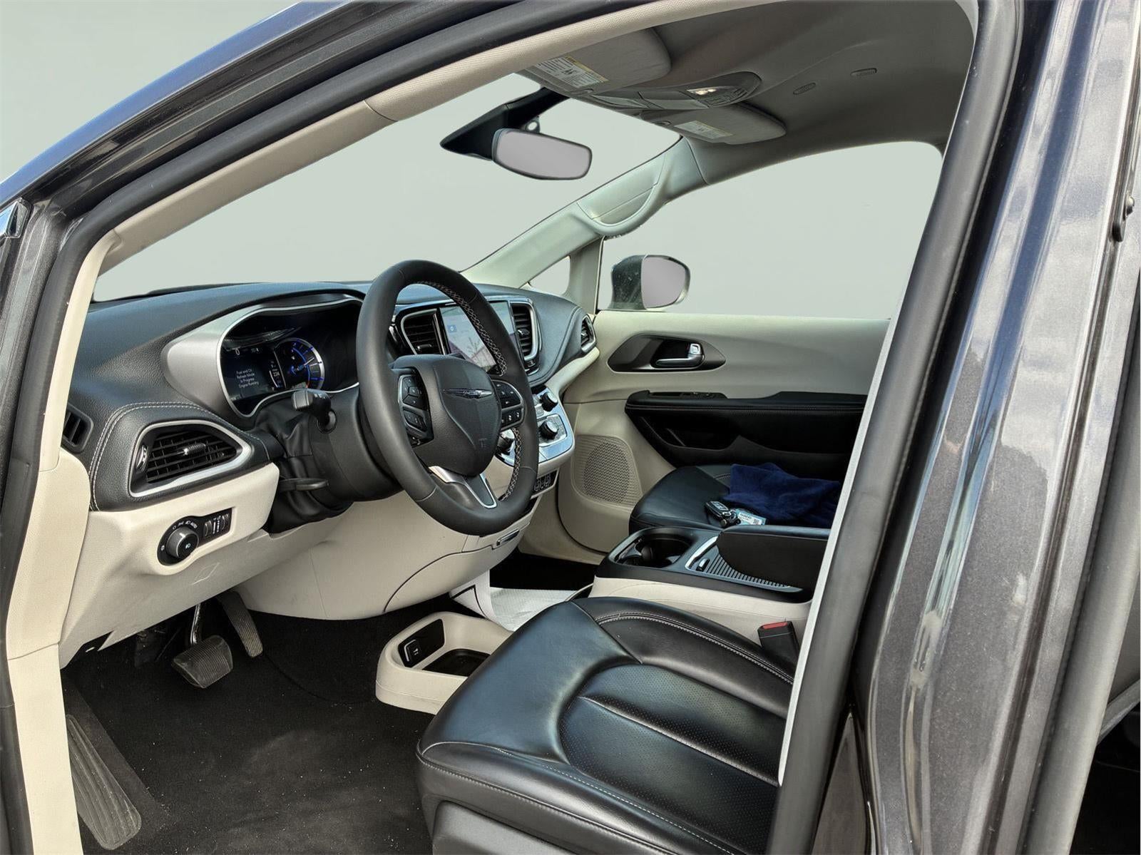 2023 Chrysler Pacifica Hybrid Touring L