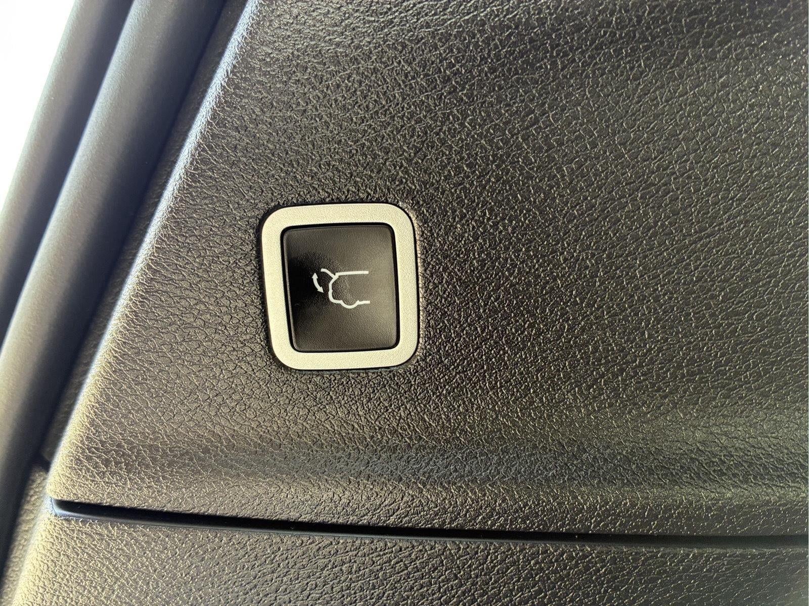 2024 Chrysler Pacifica Hybrid Premium S Appearance Pkg