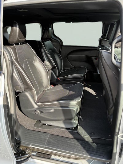 2024 Chrysler Pacifica Hybrid Premium S Appearance Pkg