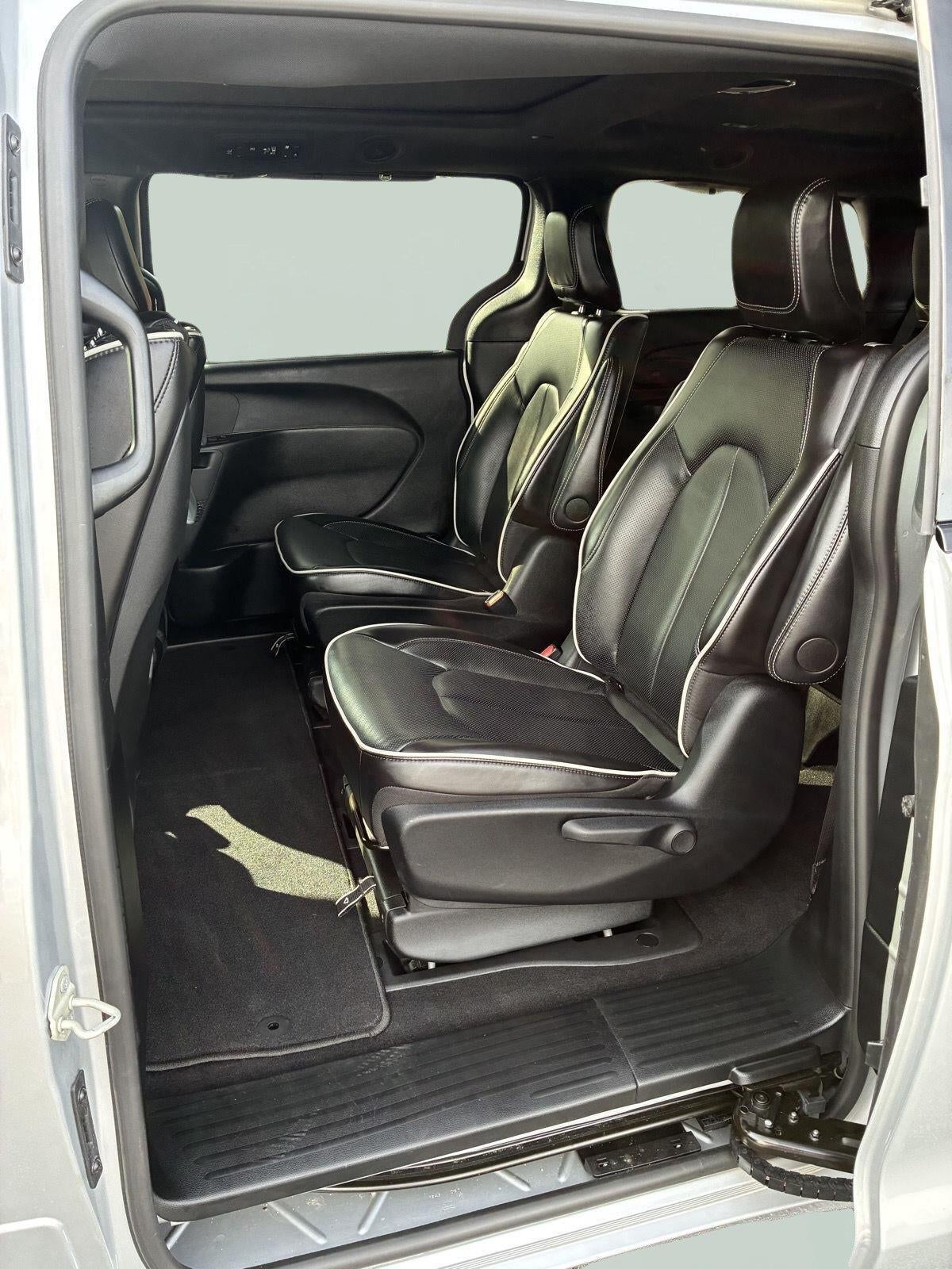 2024 Chrysler Pacifica Hybrid Premium S Appearance Pkg