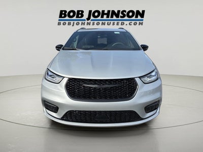 2024 Chrysler Pacifica Hybrid Premium S Appearance Pkg