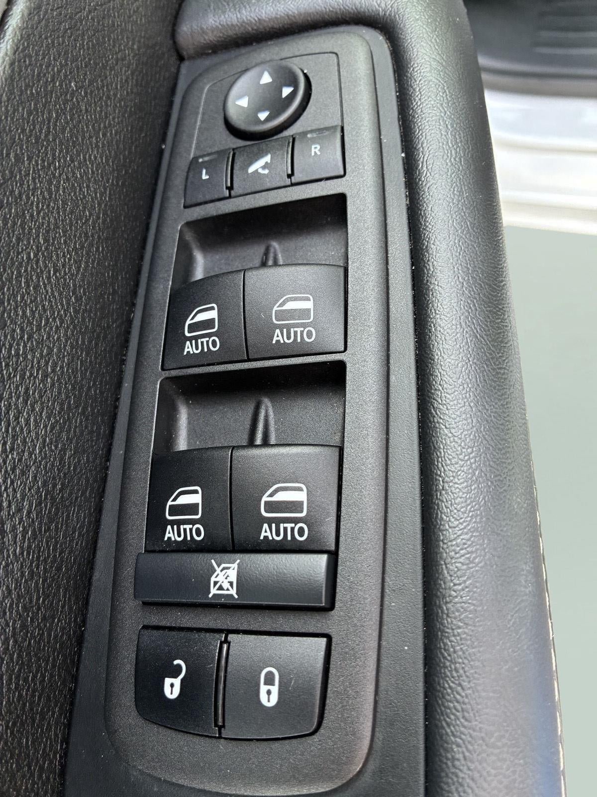 2024 Chrysler Pacifica Hybrid Premium S Appearance Pkg