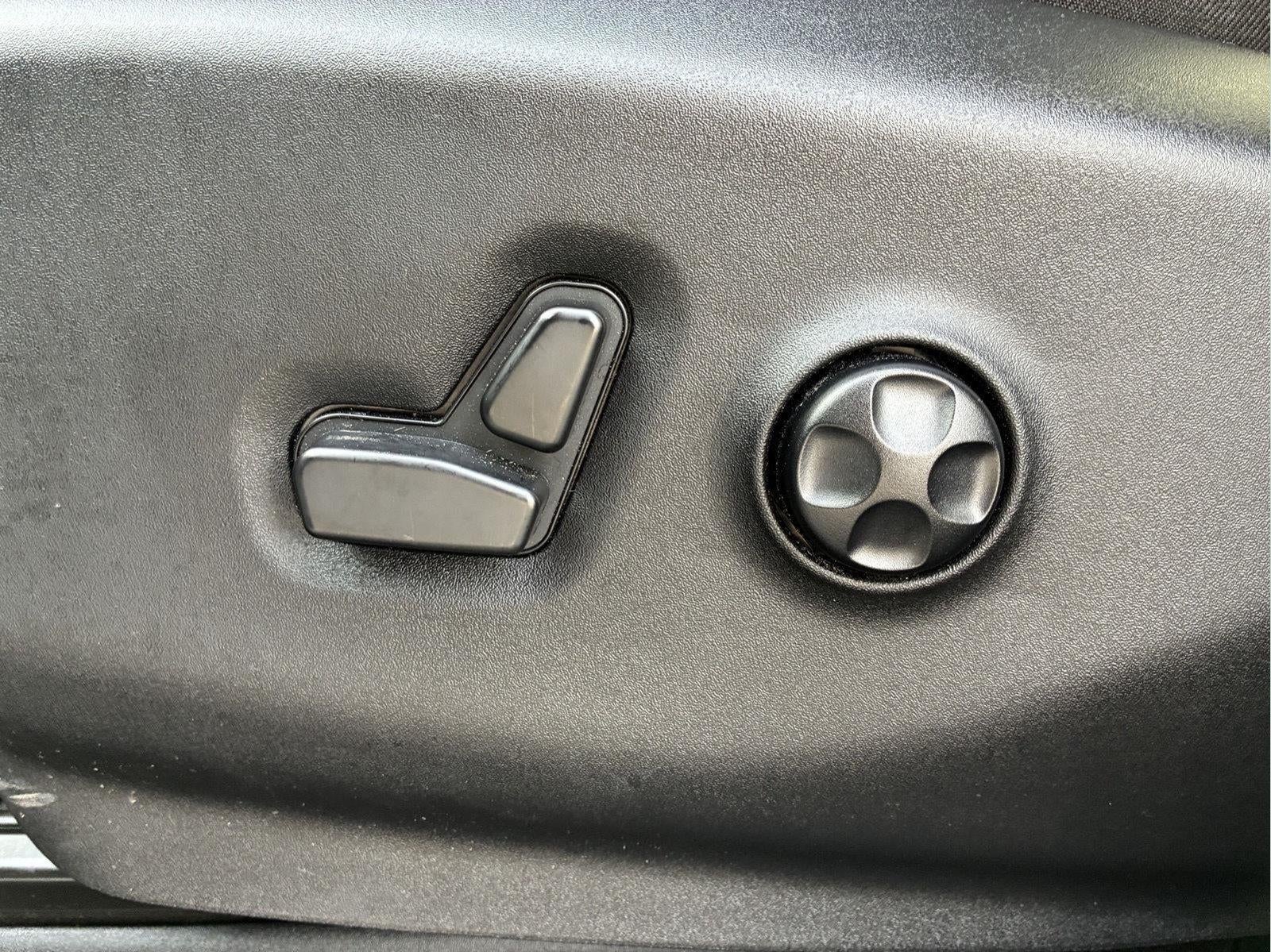 2024 Chrysler Pacifica Hybrid Premium S Appearance Pkg