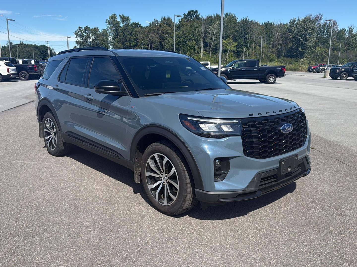 2025 Ford Explorer ST-Line
