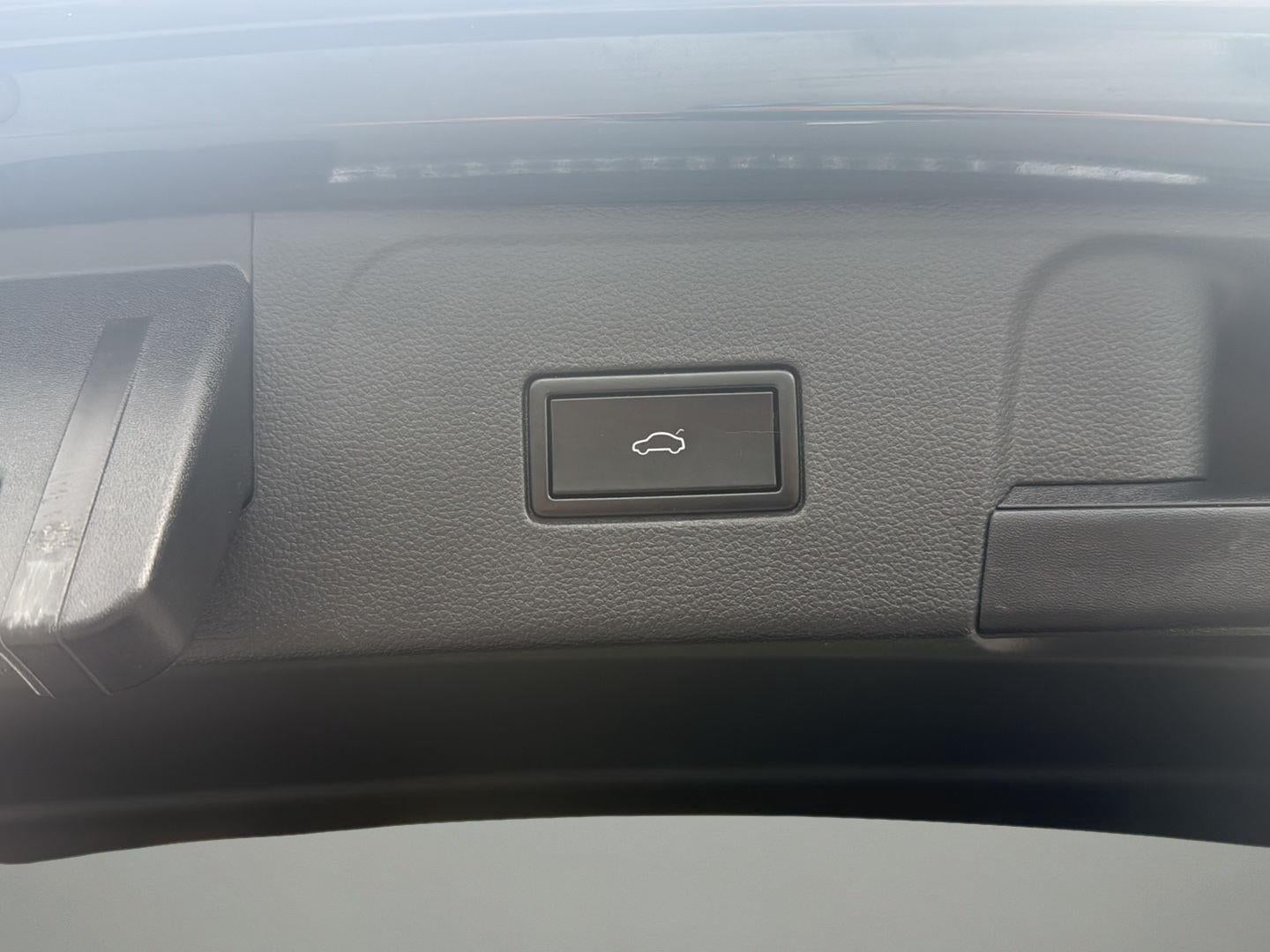 2019 Volkswagen Atlas 3.6L V6 SE w/Technology R-Line
