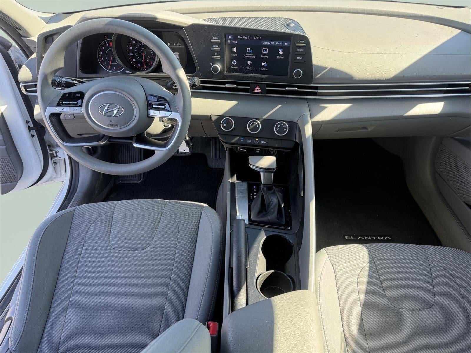 2022 Hyundai ELANTRA SE