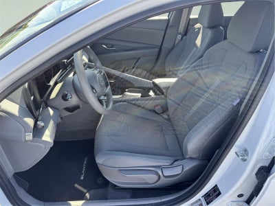 2022 Hyundai ELANTRA SE
