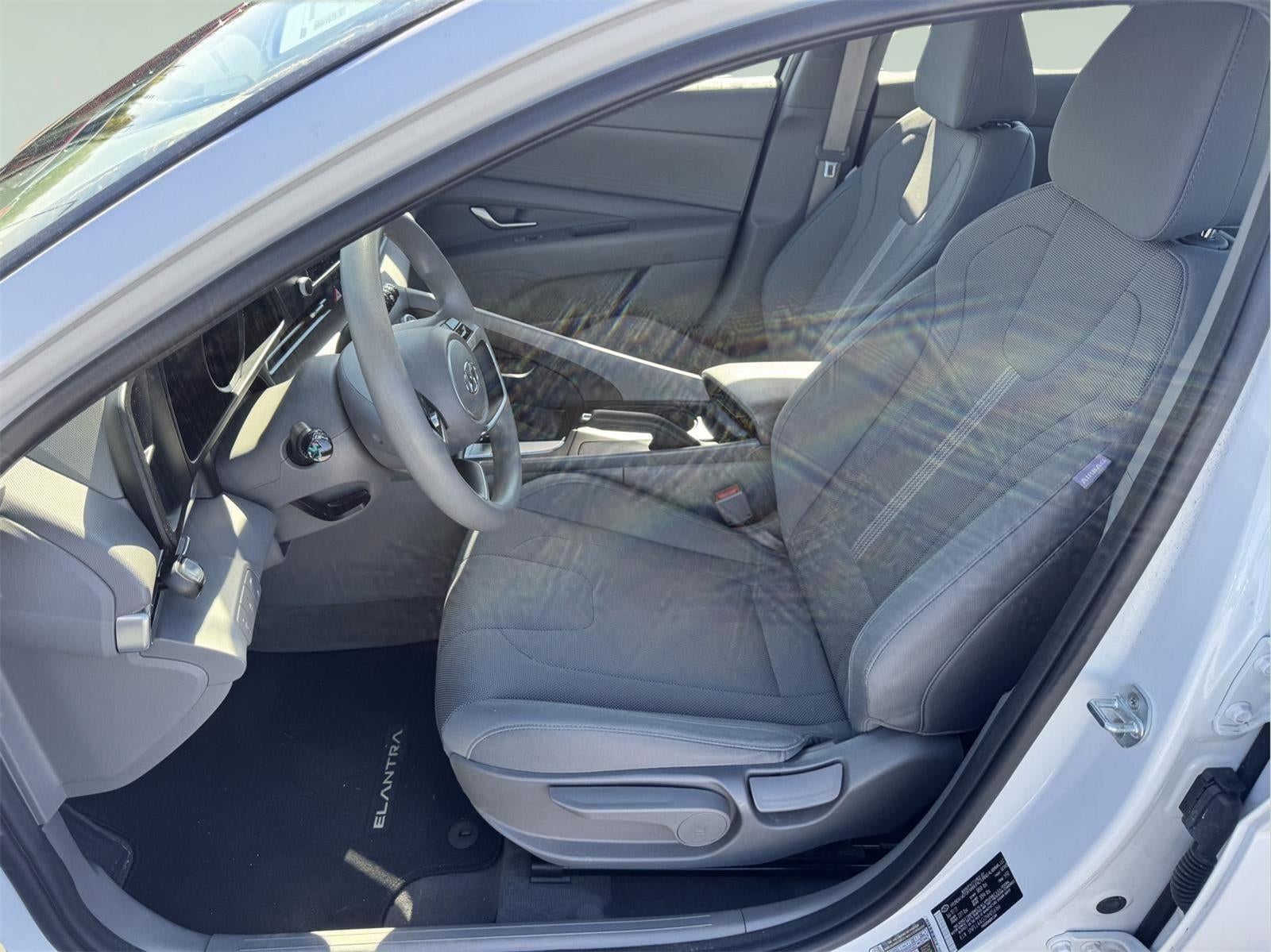 2022 Hyundai ELANTRA SE