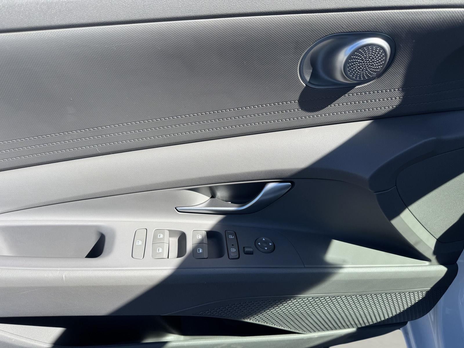 2022 Hyundai ELANTRA SE