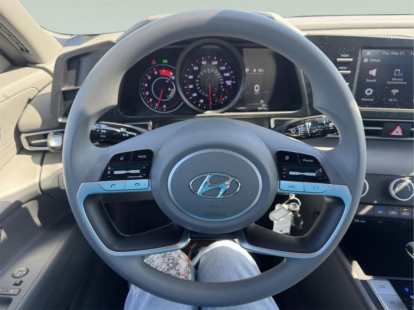 2022 Hyundai ELANTRA SE