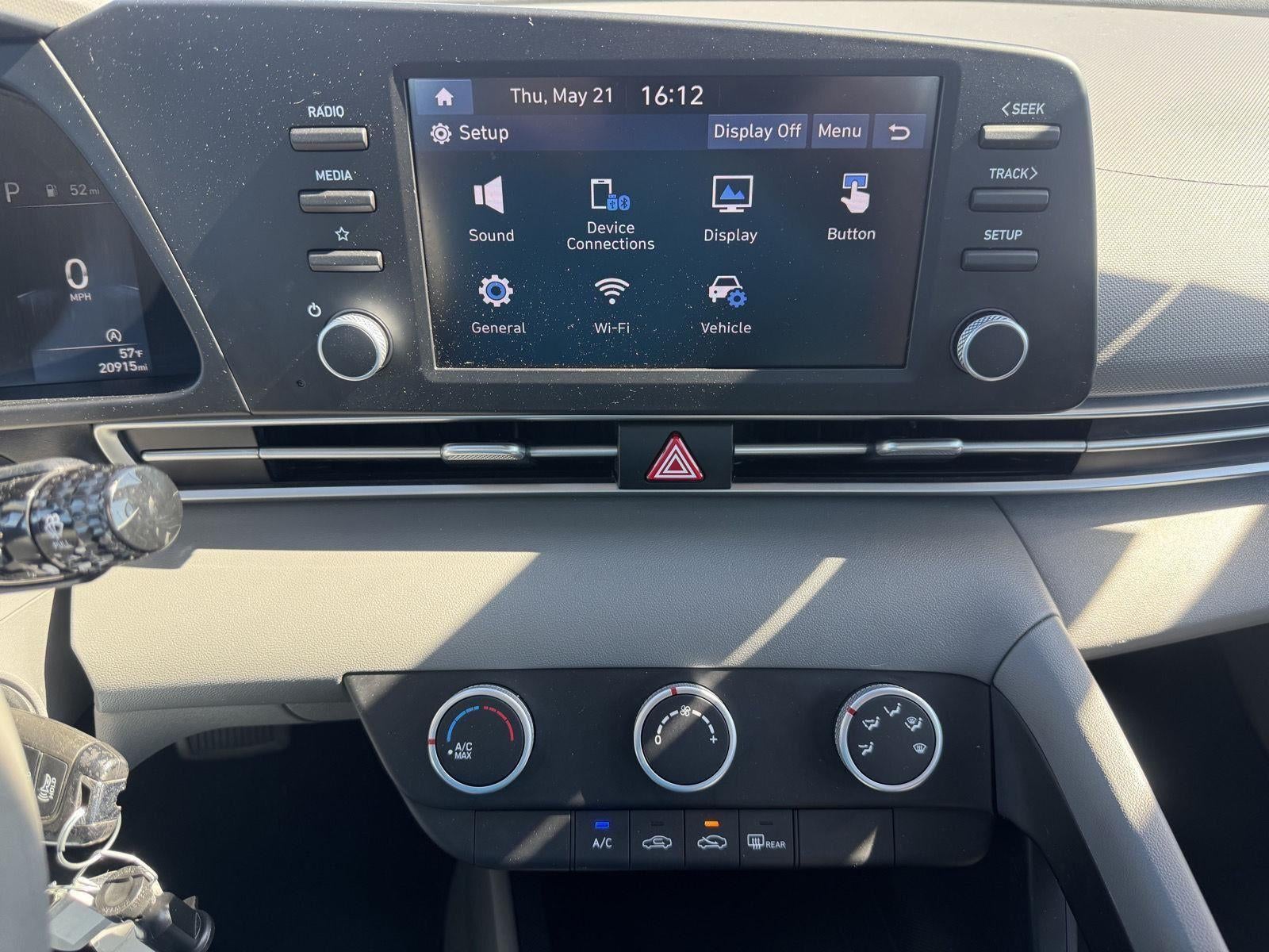 2022 Hyundai ELANTRA SE