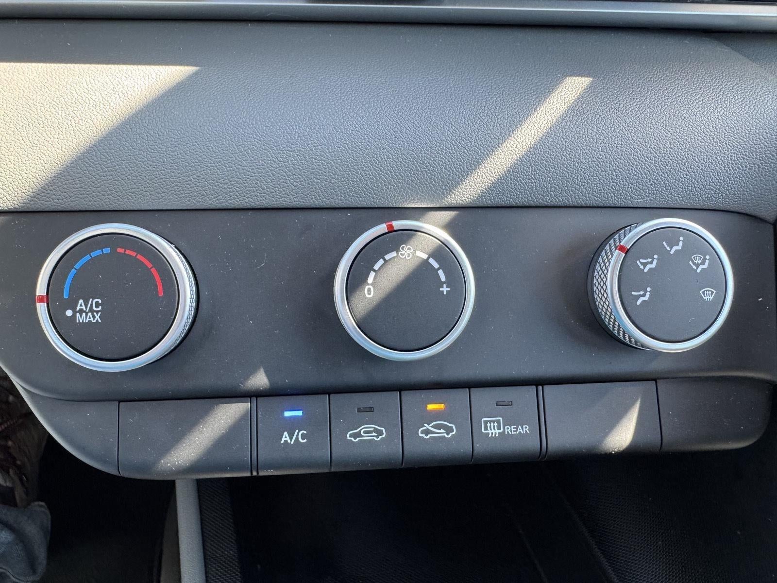 2022 Hyundai ELANTRA SE