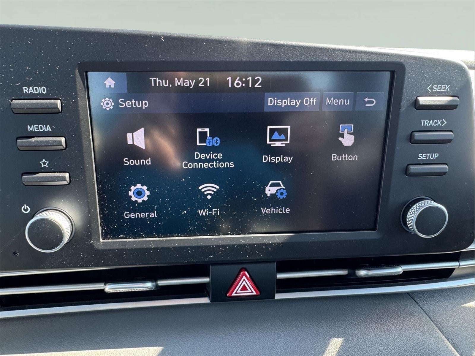 2022 Hyundai ELANTRA SE