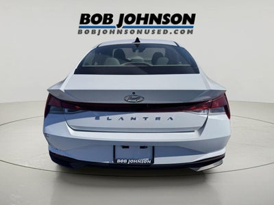 2022 Hyundai ELANTRA SE