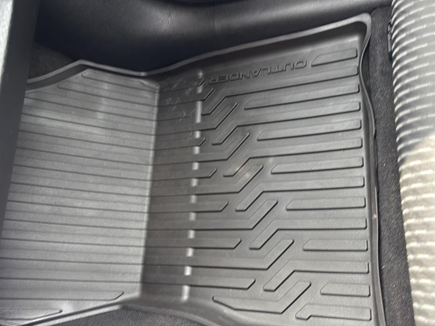 2024 Mitsubishi Outlander ES