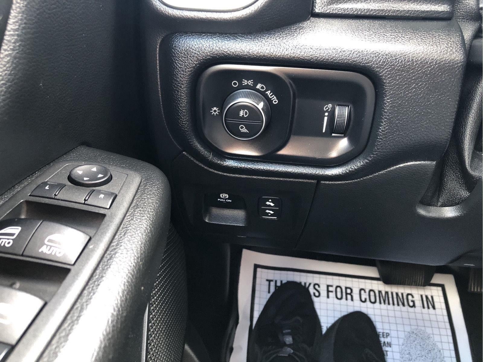 2022 RAM 1500 Big Horn Crew Cab 4x4 5'7" Box