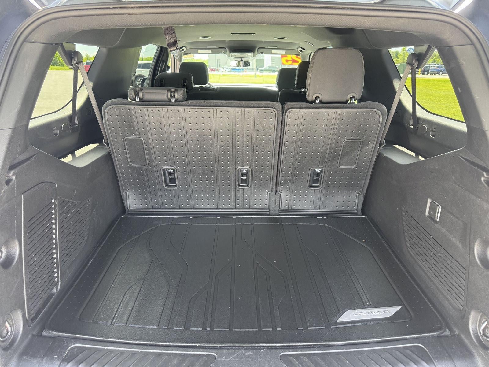 2025 Chevrolet Suburban LS