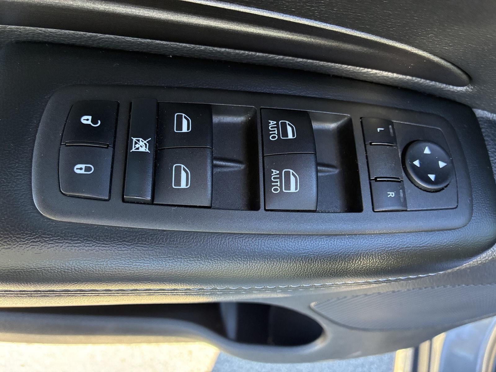 2022 Dodge Durango SXT - Photo 19