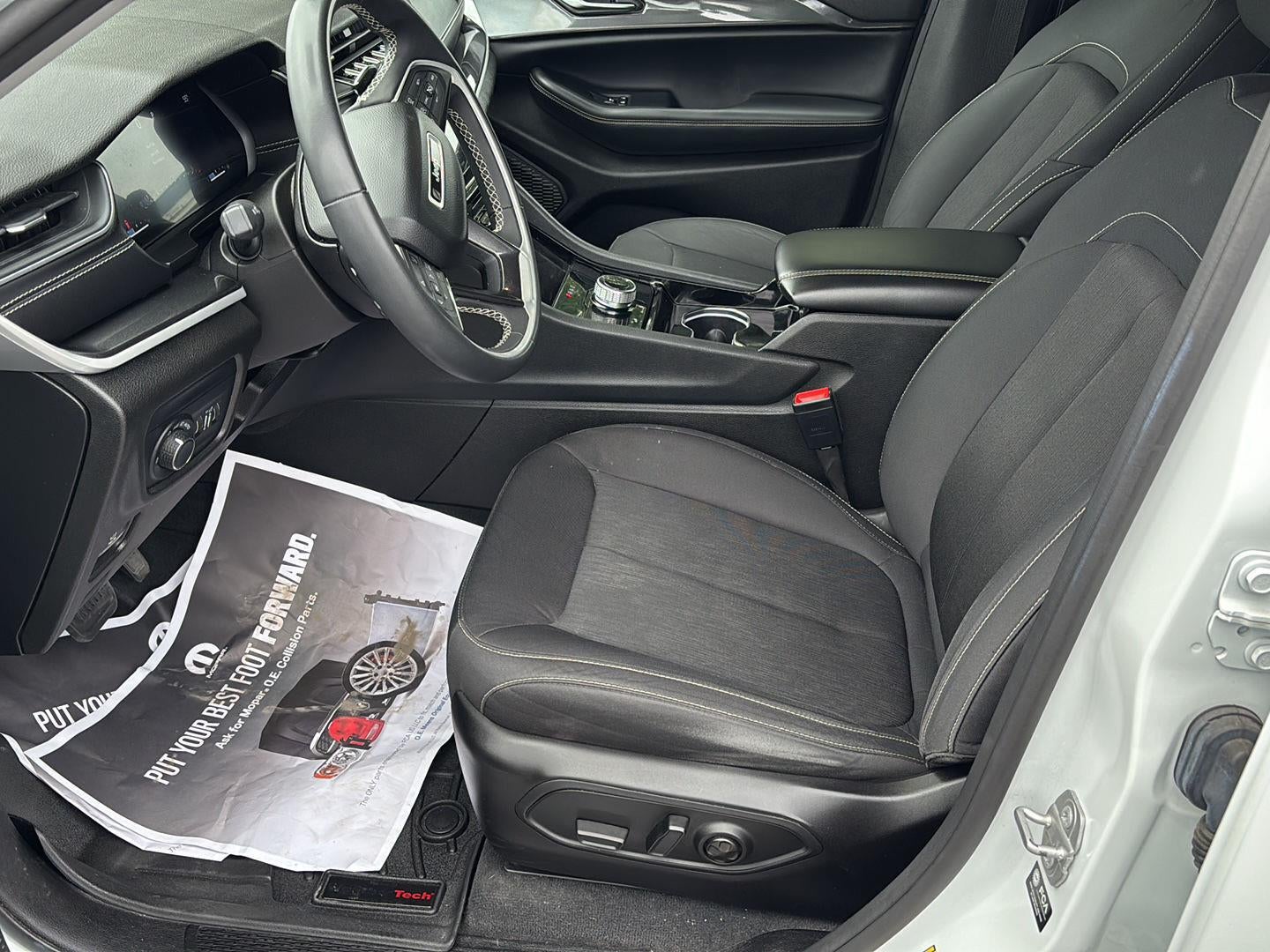 2023 Jeep Grand Cherokee Laredo