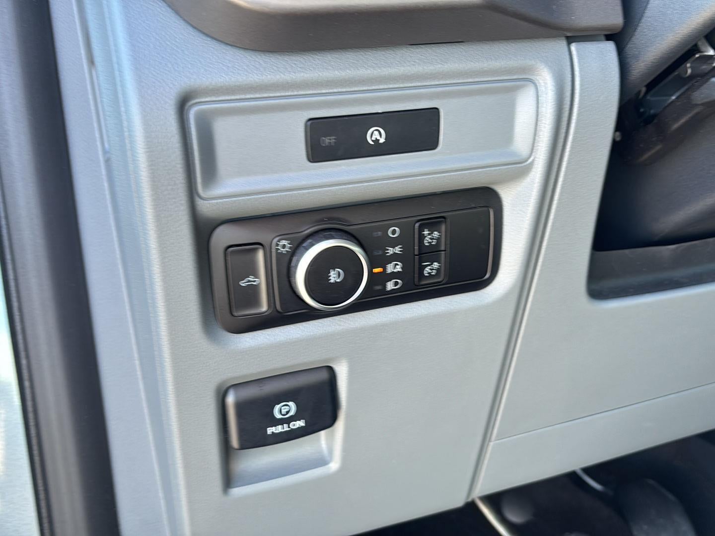 2025 Ford F-150 XLT - Photo 17