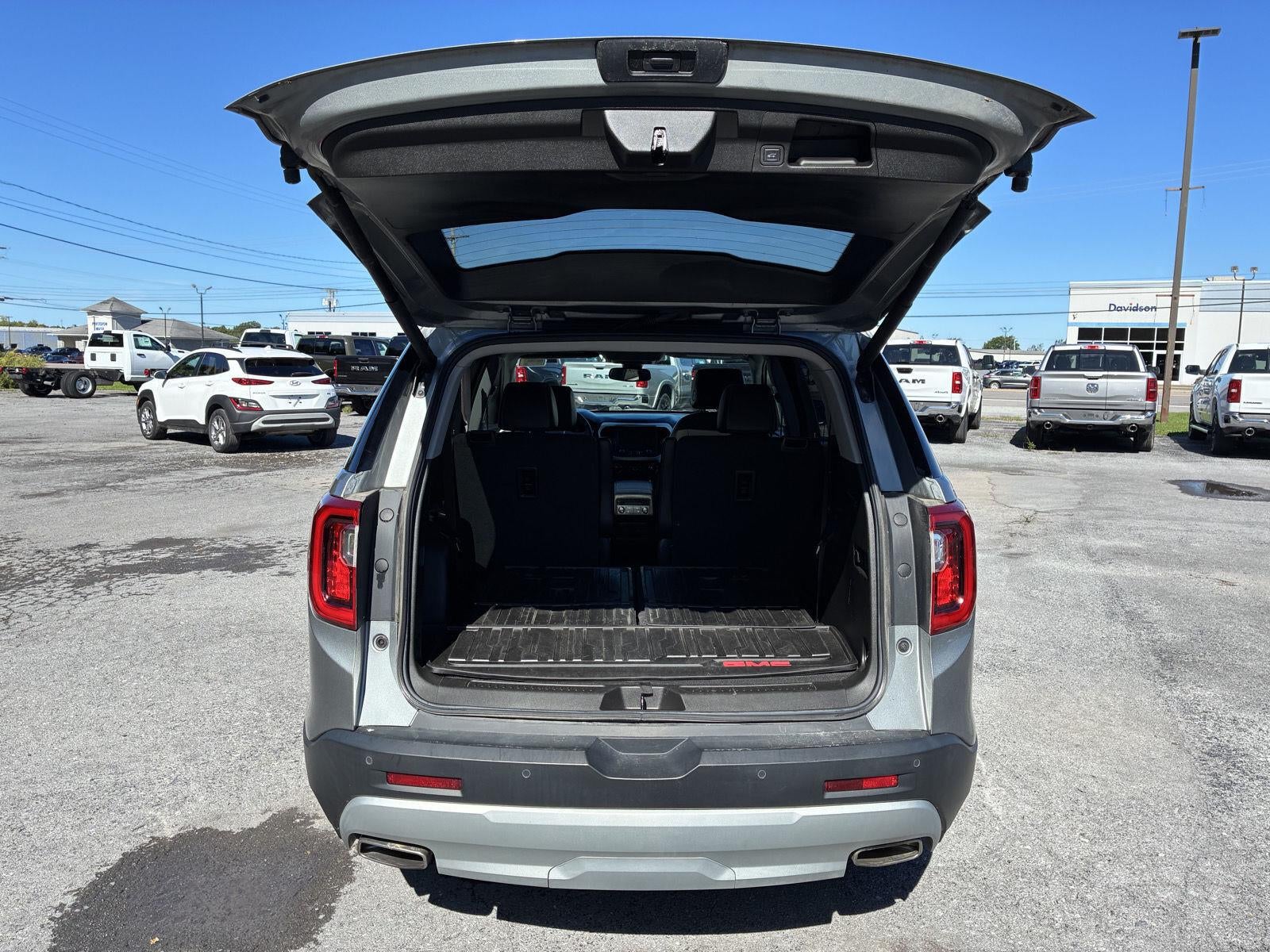 2023 GMC Acadia SLT - Photo 10