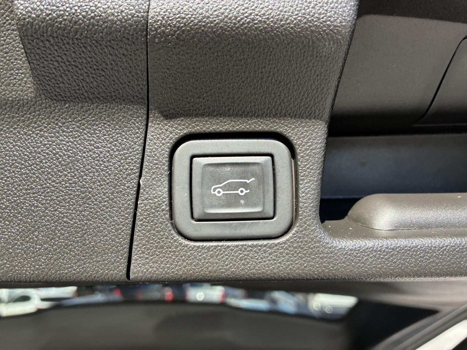 2023 GMC Acadia SLT - Photo 13