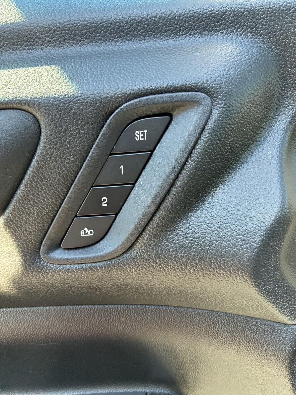 2023 GMC Acadia SLT - Photo 25