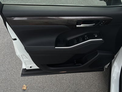 2026 Toyota Highlander Base