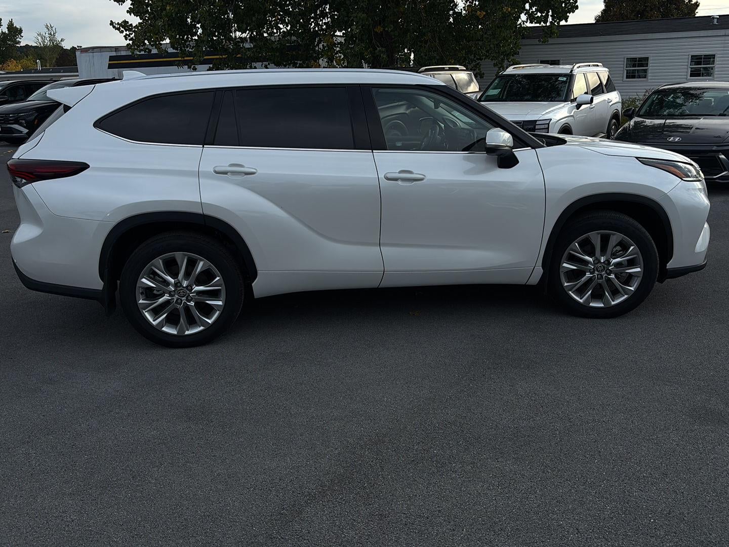 2026 Toyota Highlander Base