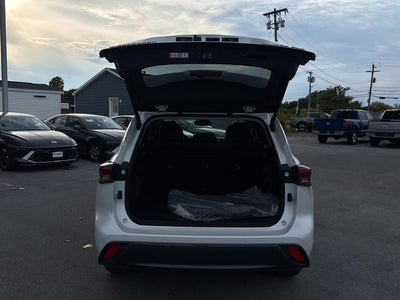 2026 Toyota Highlander Base
