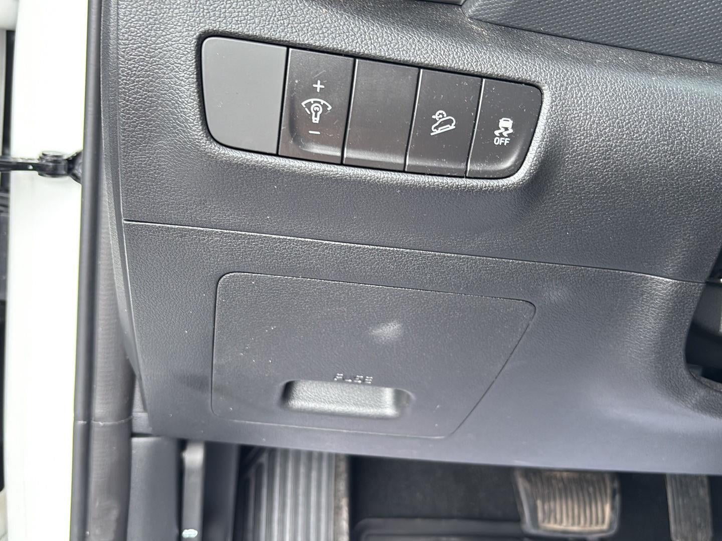 2023 Hyundai Kona Limited - Photo 18