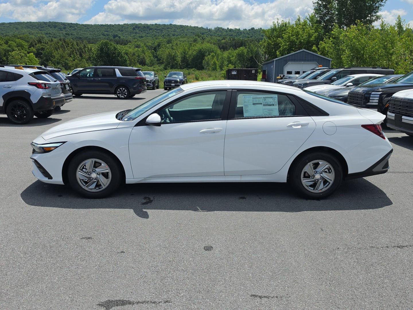 2026 Hyundai ELANTRA SE