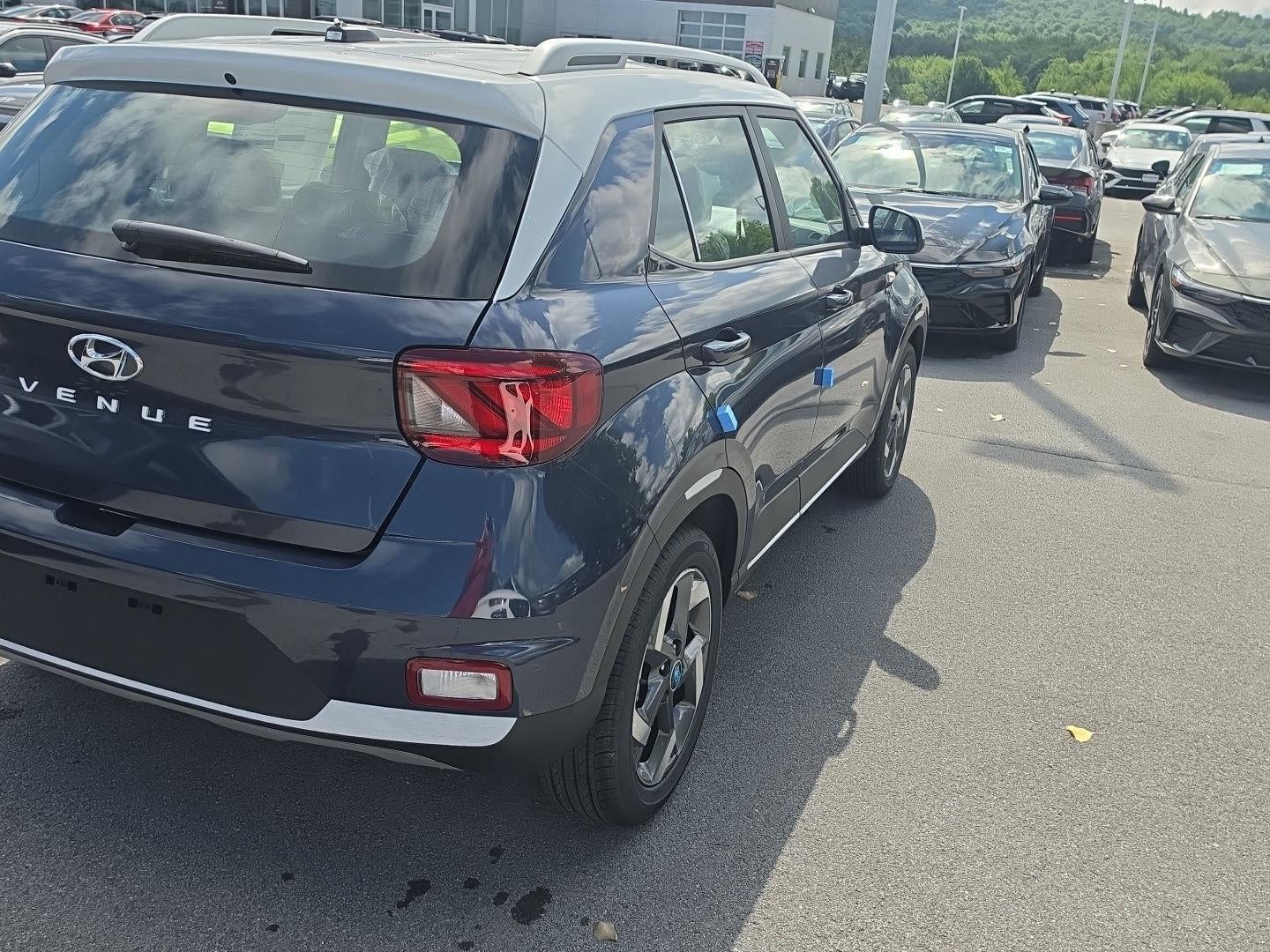 2026 Hyundai VENUE SEL W/Two-Tone Roof