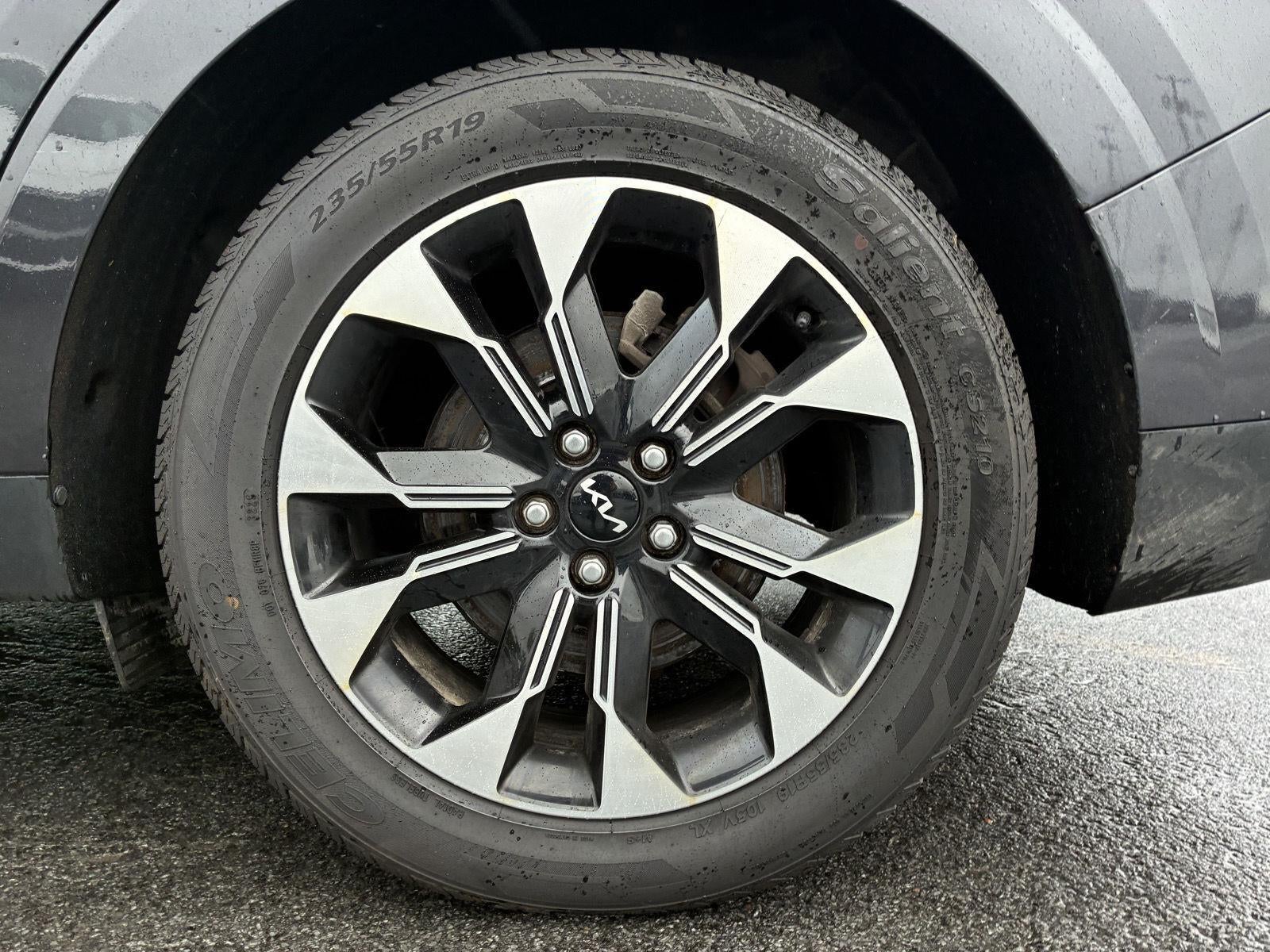 2024 Kia Carnival EX - Photo 25