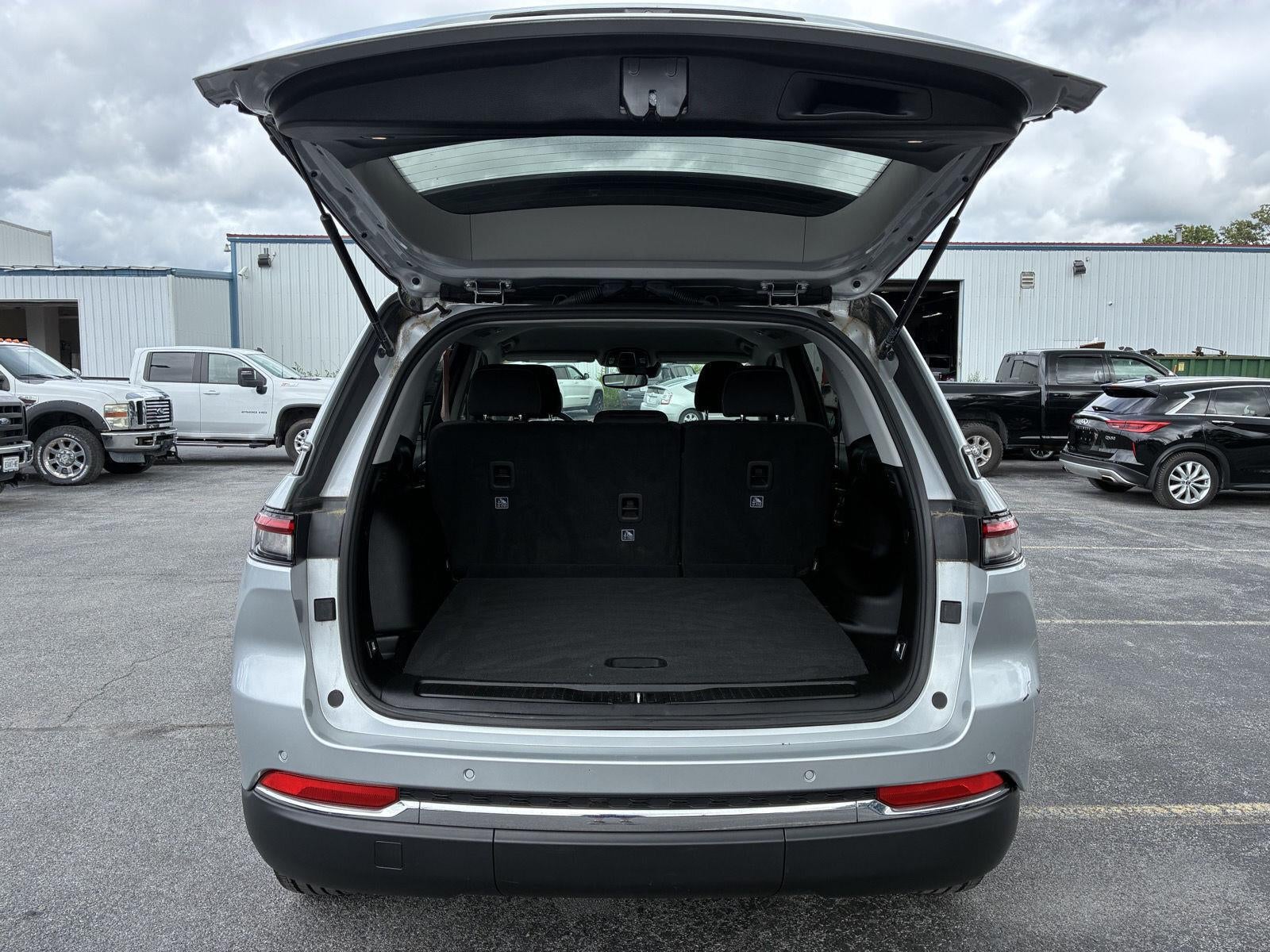 2023 Jeep Grand Cherokee Laredo