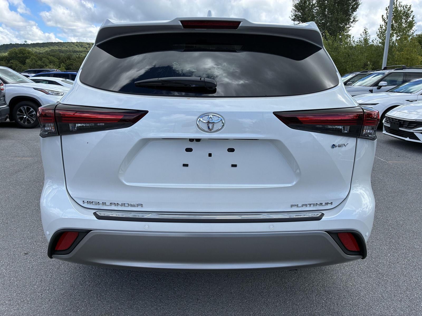 2026 Toyota Highlander Hybrid Platinum