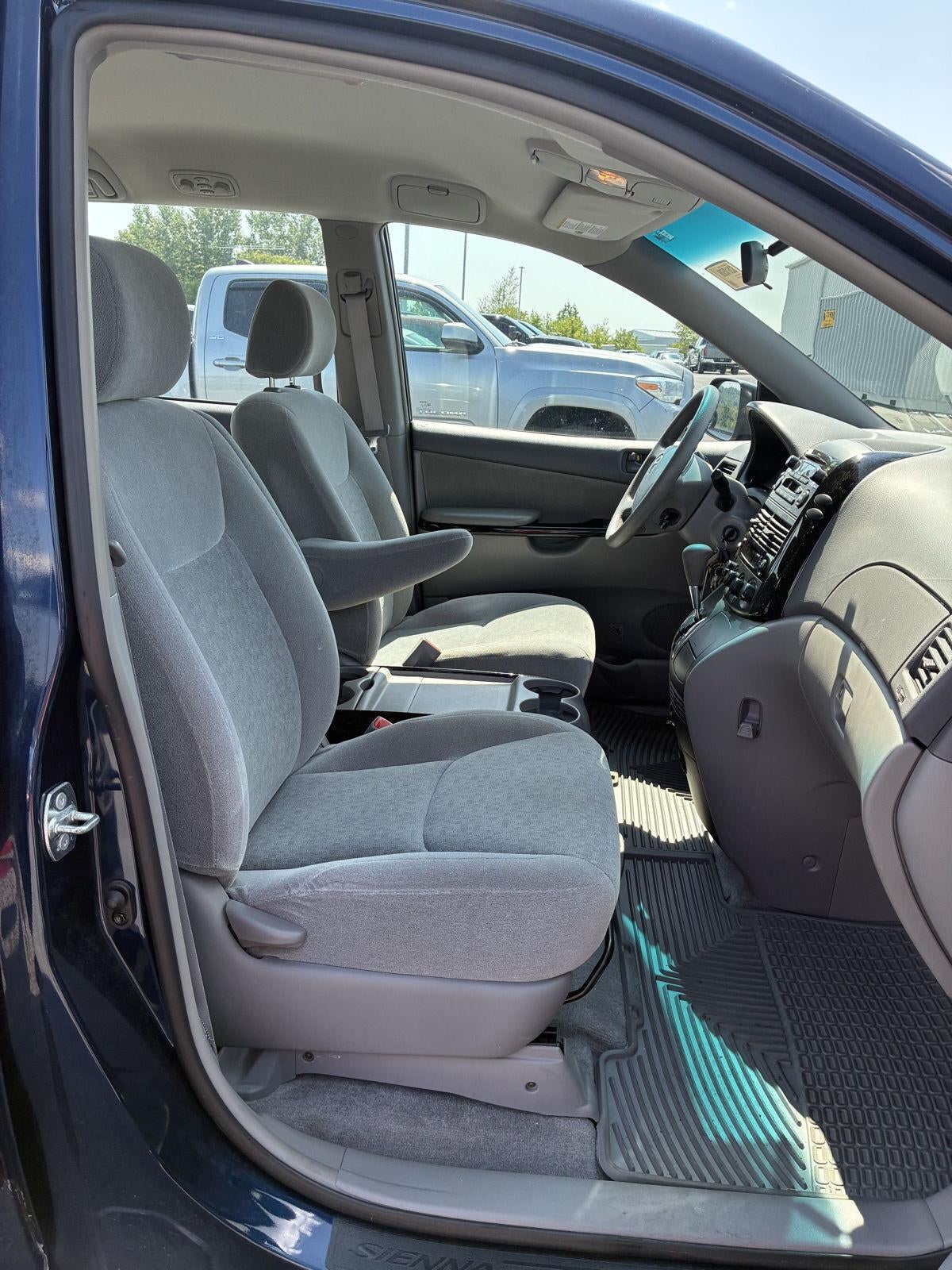 2005 Toyota Sienna CE