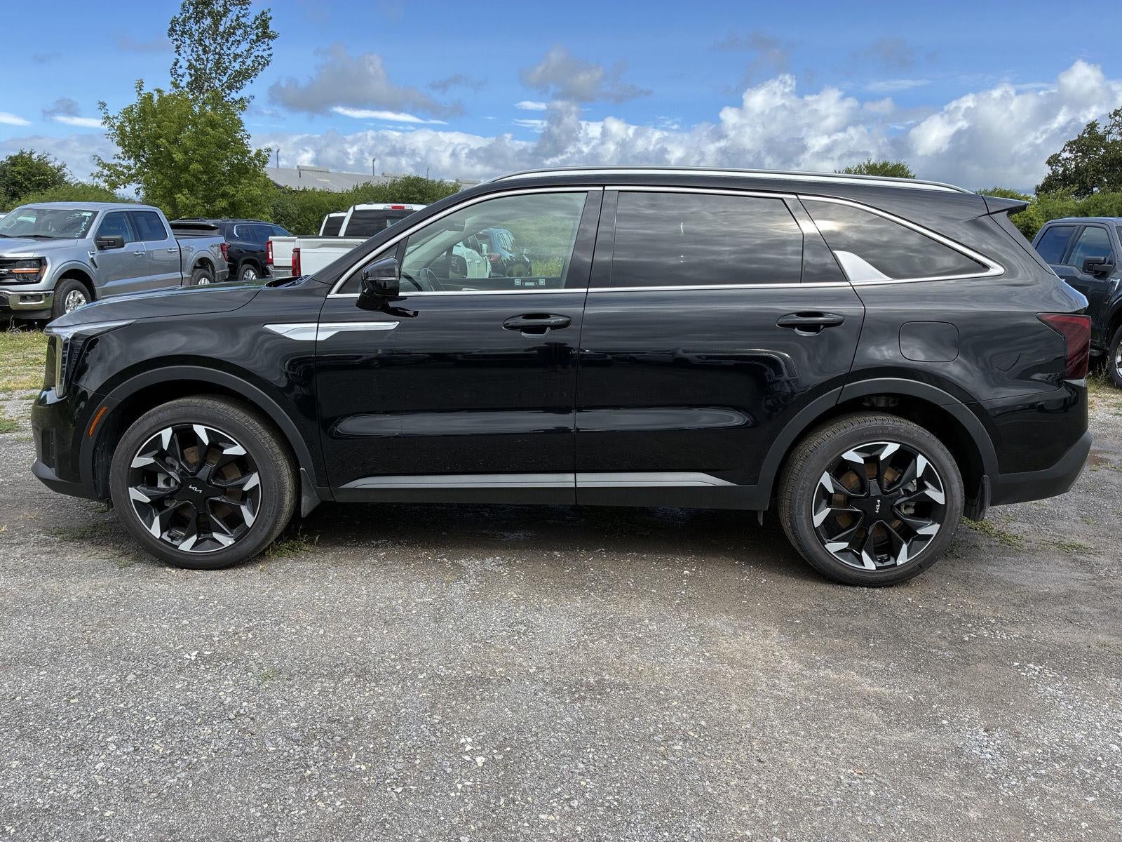 2025 Kia Sorento X-Line EX