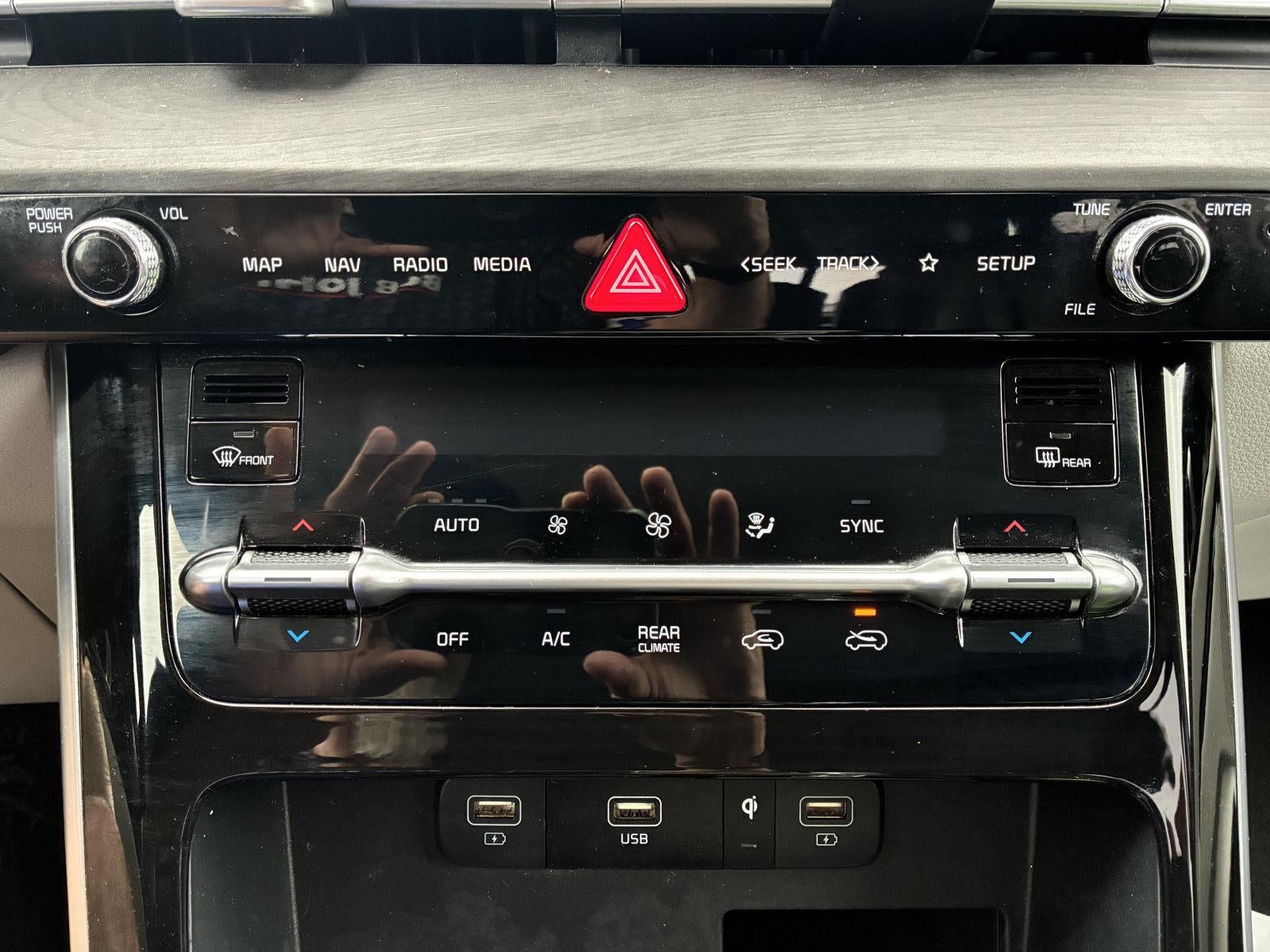2024 Kia Carnival EX