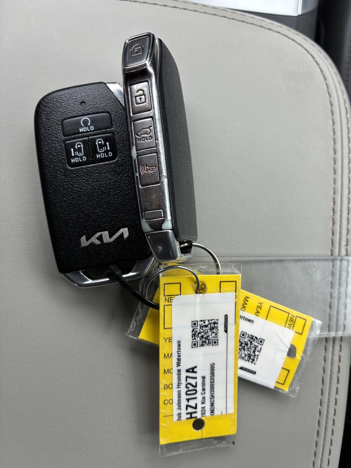 2024 Kia Carnival EX
