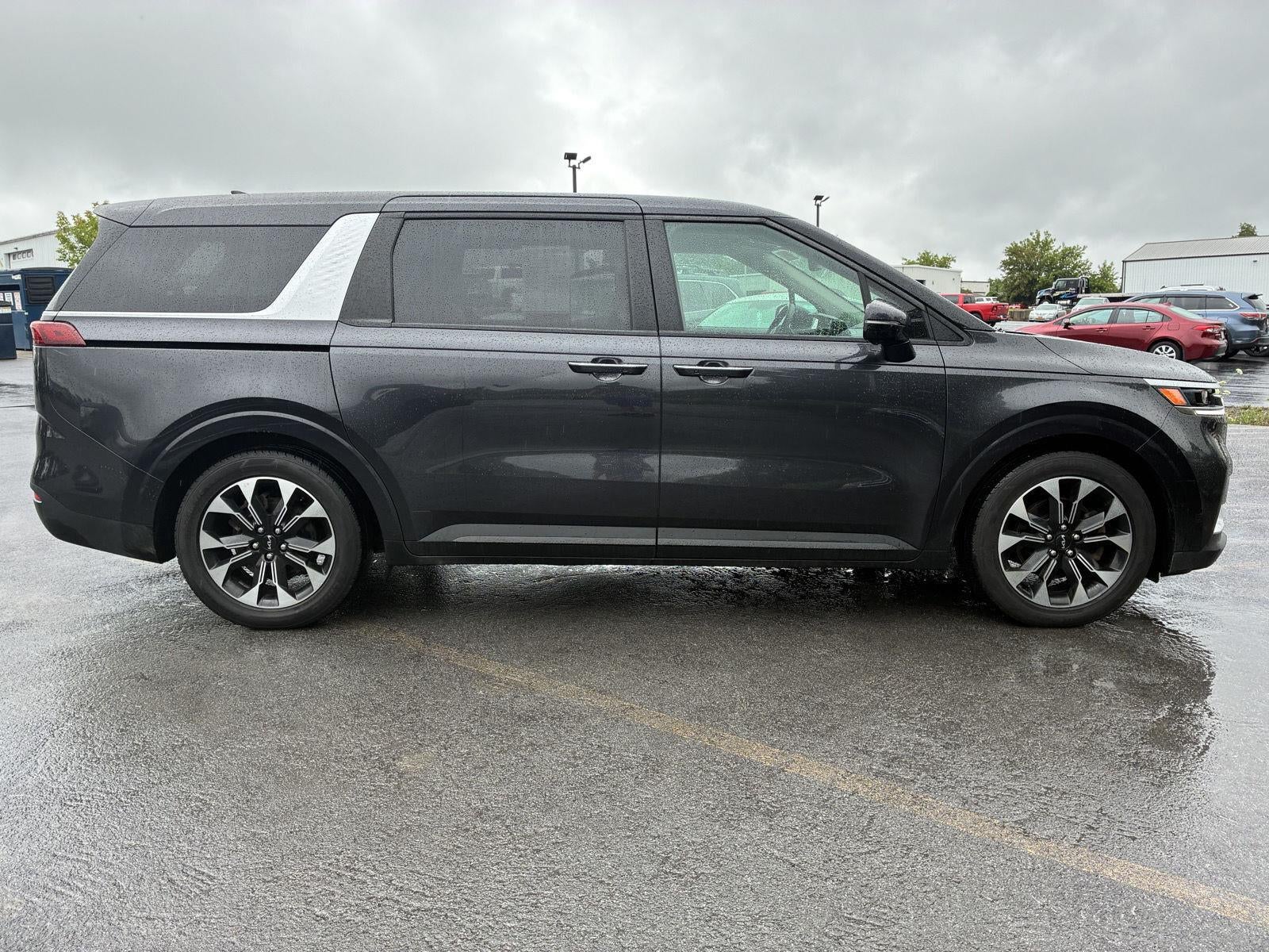 2024 Kia Carnival EX